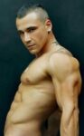 chippendale musclé pose en Essonne